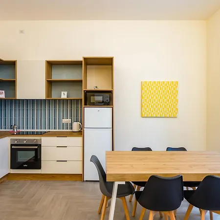 Solaris Pensión Nápoles